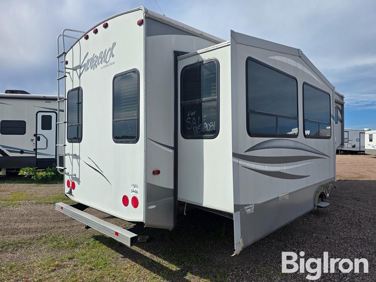 2014-forest-river-silverback-29refw-5th-wheel-camper-image-5