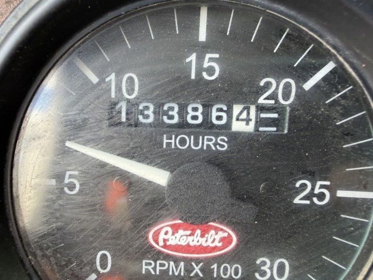 2002-peterbilt-330-image-26