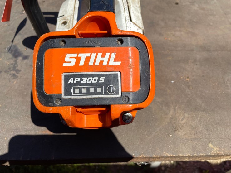 #7185-•-(2)-stihl-electric-chainsaws-image-7