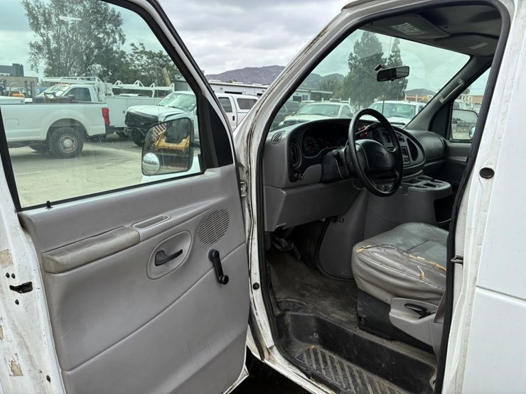 2001-ford-e250-image-22