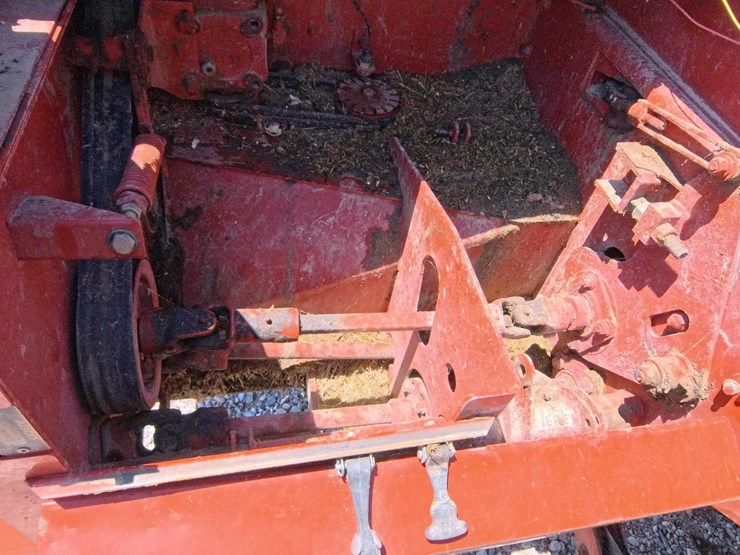 hesston-8550s-image-25