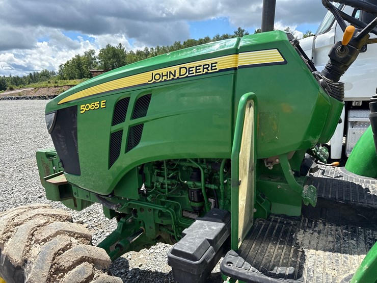 2018-john-deere-5065e-image-32