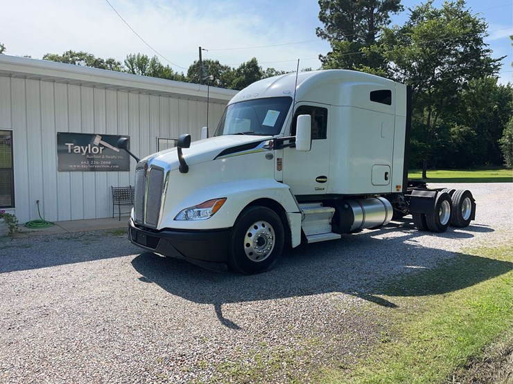 2022-kenworth-t680-image-1