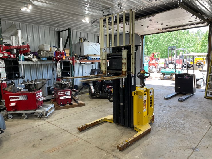 #6063-•-yale-electric-pallet-stacker-image-18
