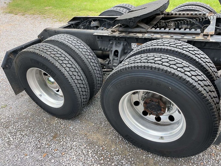 2022-kenworth-t680-image-9