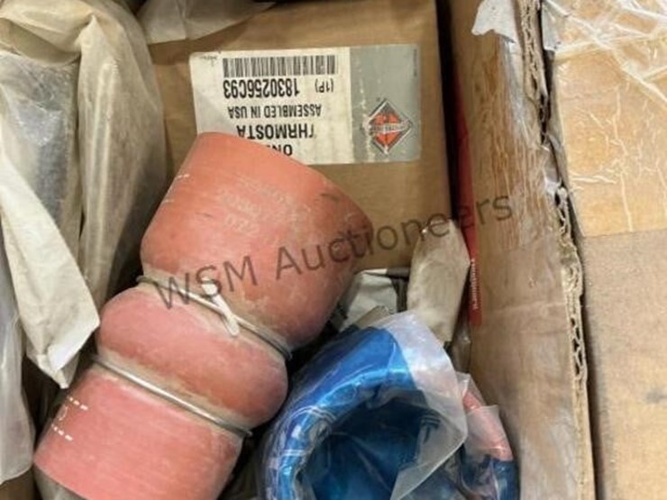pallet-of-rebuilt-international-truck-radiators-image-6