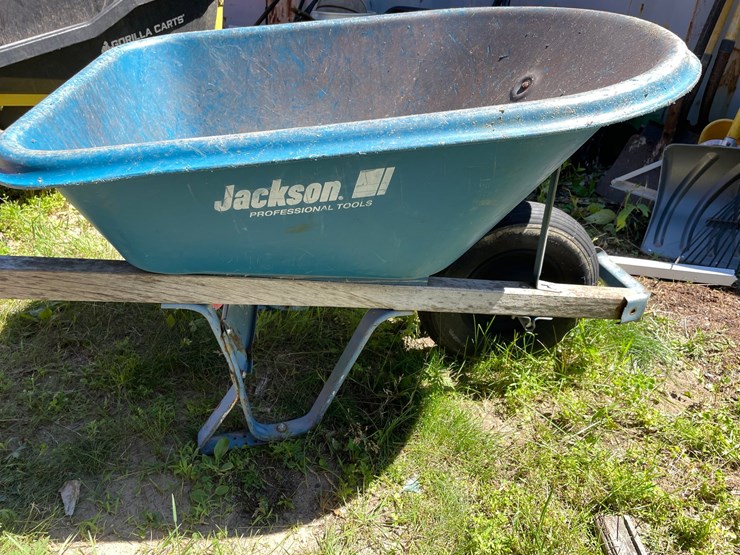 #7156-•-jackson-poly-tub-wheelbarrow-image-3