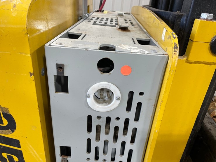 #6064-•-yale-electric-pallet-stacker-image-14