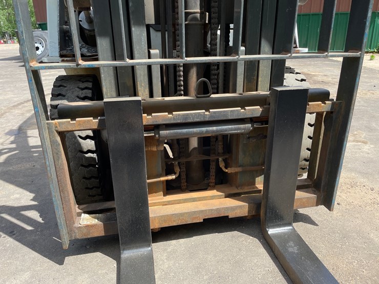 #6066-•-2016-4000lb-unicarriers-lp-forklift-image-11