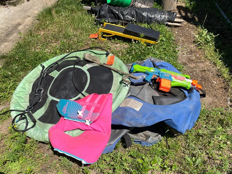 #7161-•-assortment-of-recreational-items-image-4