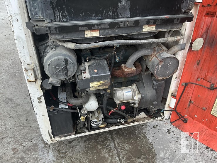 2013-bobcat-s70-image-15