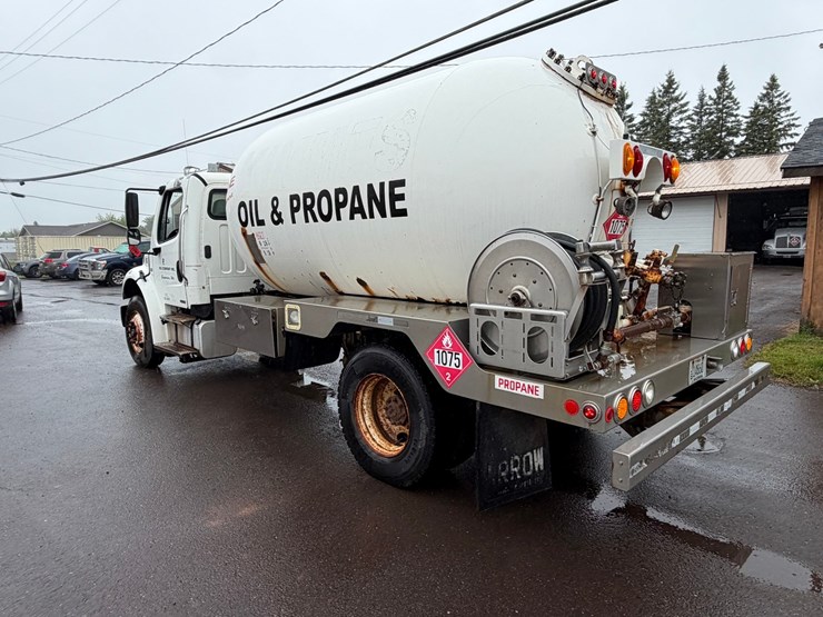 #1797-•-1996-freightliner-m2-lp-truck-image-7