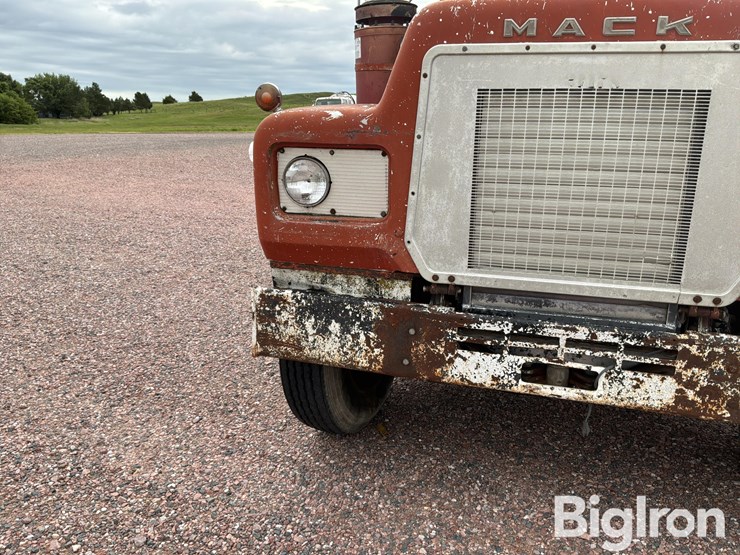 1970-mack-rs700l-image-14
