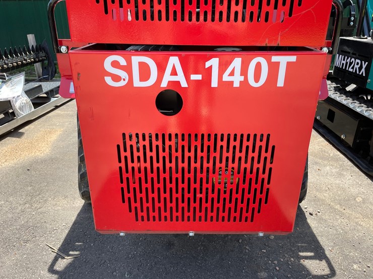 #6075-•-agt-tracked-loader-image-15