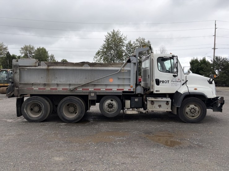 2018-freightliner-114sd-image-3