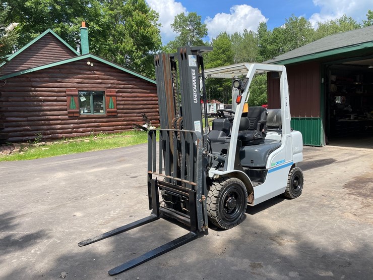 #6068-•-2016-5000lb-unicarriers-lp-forklift---low-hours!-image-1