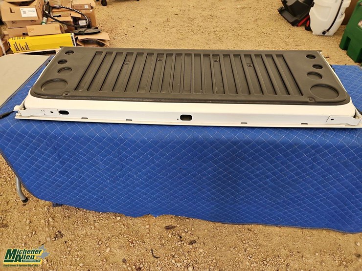 chevrolet-silverado-tailgate-3rd-generation-image-7