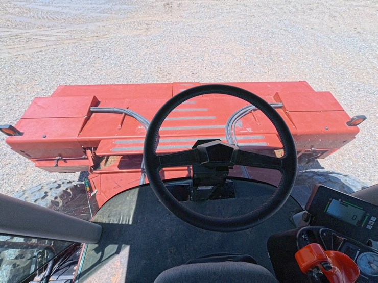 hesston-8550s-image-41