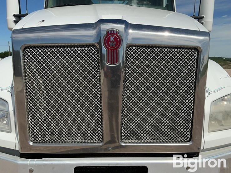 2018-kenworth-t880-image-11