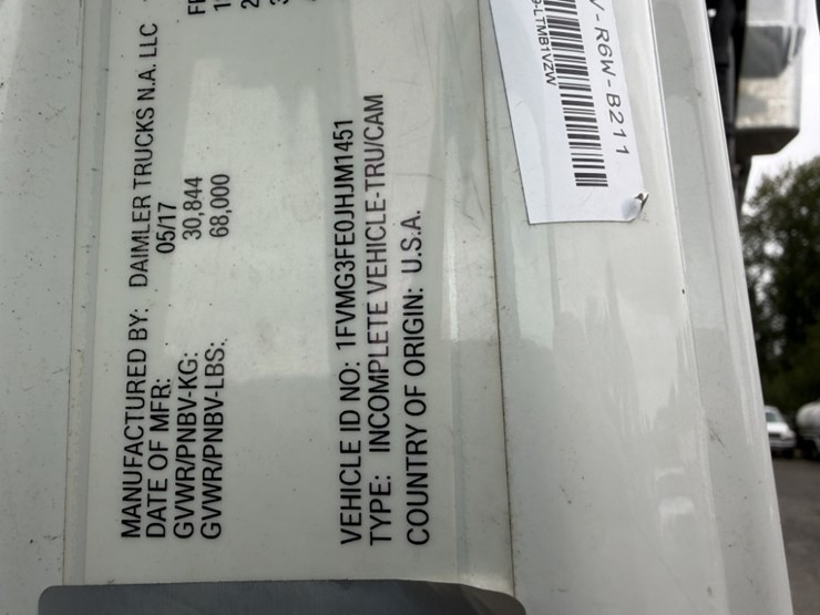2018-freightliner-114sd-image-9