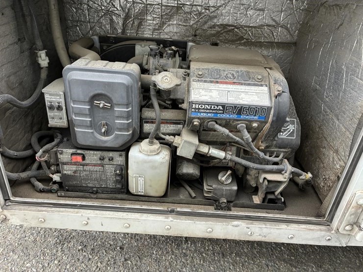 2008-workhorse-w62-image-14