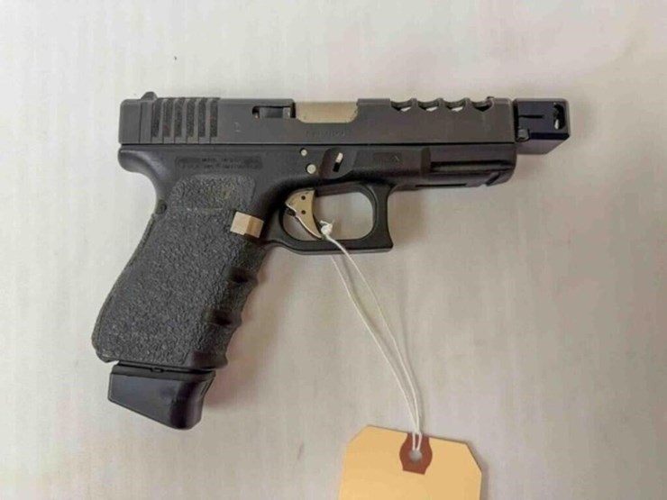glock-pistol-image-11