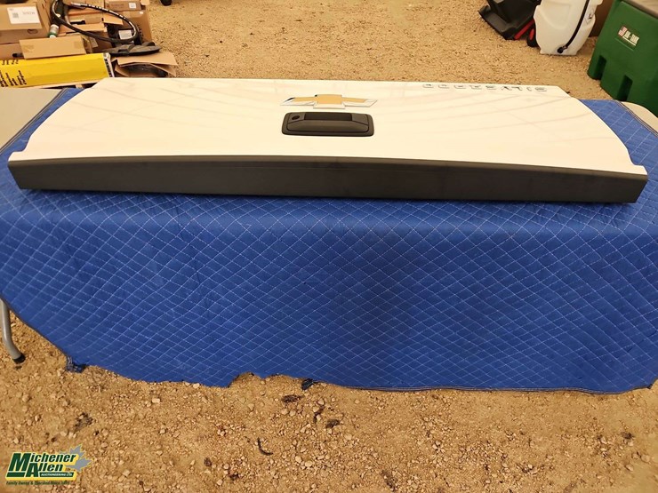 chevrolet-silverado-tailgate-3rd-generation-image-6