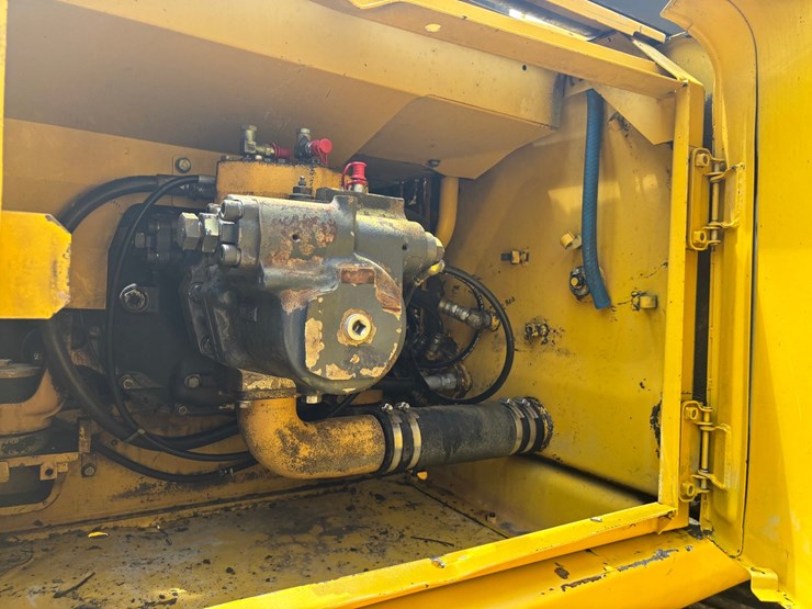 komatsu-pc200-lc-6le-image-25
