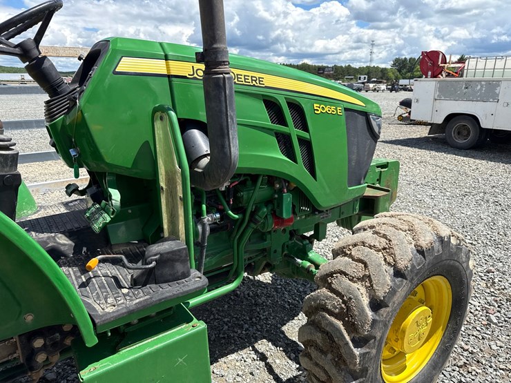 2018-john-deere-5065e-image-45