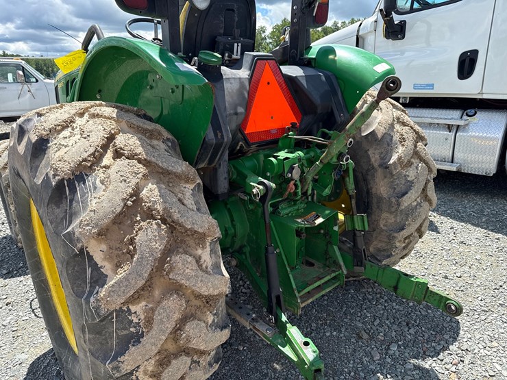 2018-john-deere-5065e-image-34