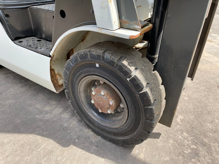 #6065-•-2014-4000lb-unicarriers-lp-forklift-image-24