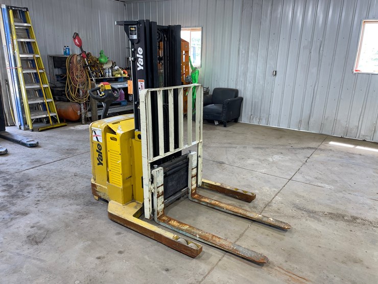 #6063-•-yale-electric-pallet-stacker-image-6