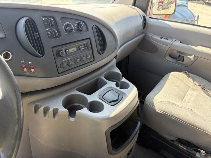 2002-ford-transit-image-18