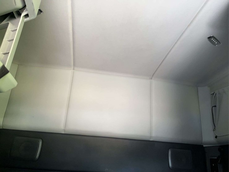 2022-kenworth-t680-image-31