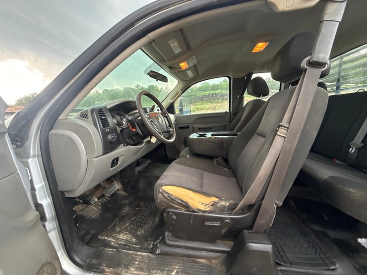 2013-chevrolet-2500-image-43