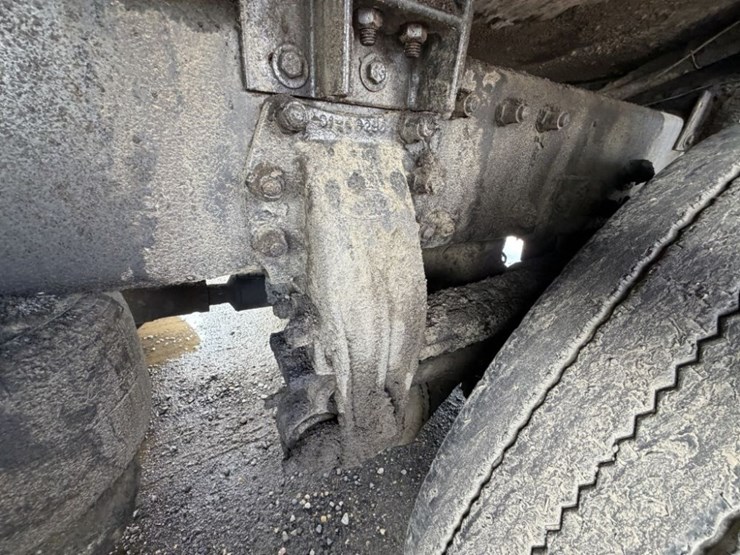 2002-peterbilt-330-image-18