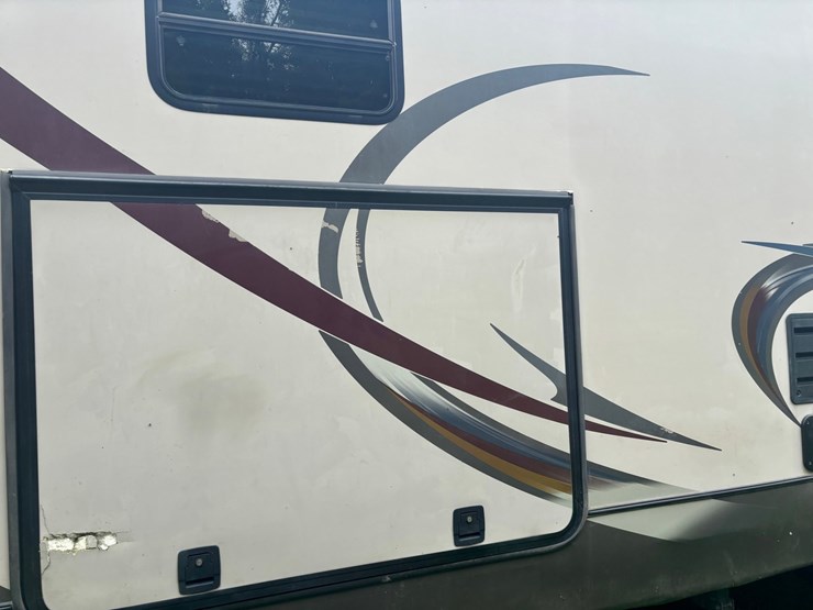#2231-•-2014-crusader-335-5th-wheel-camper-image-7