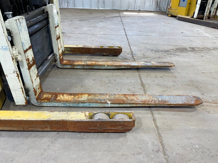 #6063-•-yale-electric-pallet-stacker-image-9
