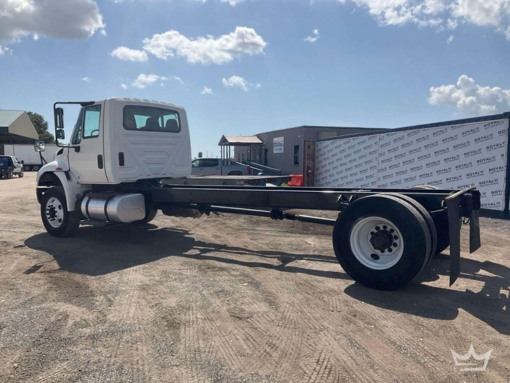 2019-international-durastar-4300-image-4