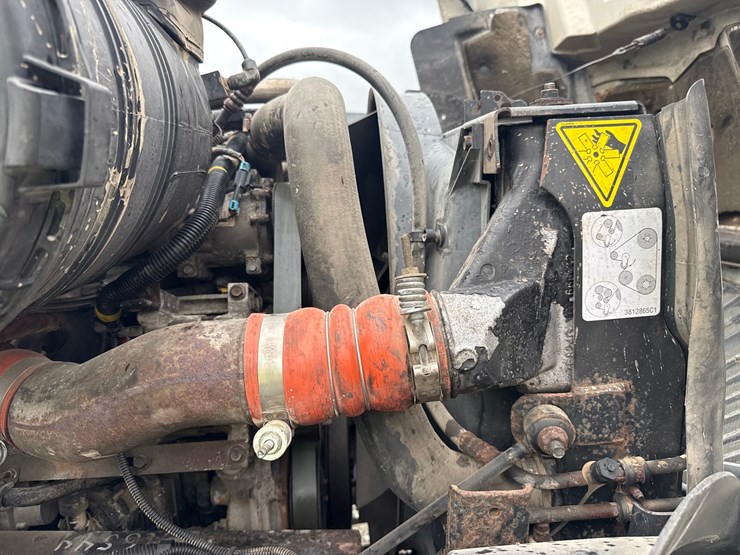 2011-international-durastar-4300-image-21