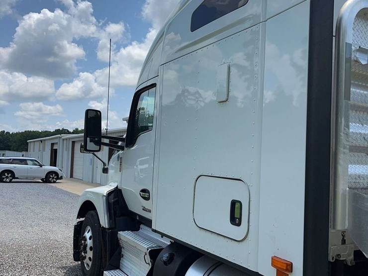 2022-kenworth-t680-image-12