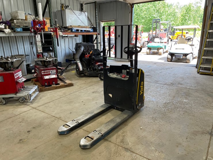 #6061-•-yale-electric-pallet-jack-image-1