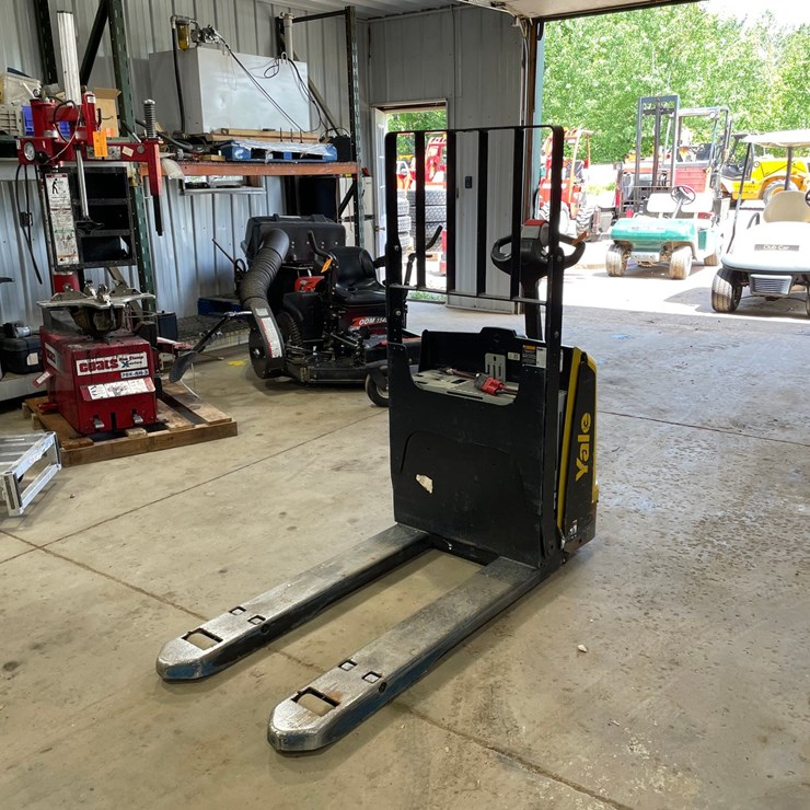 #6061 • Yale Electric Pallet Jack