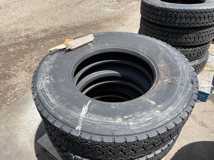 #6519-•-set-of-(4)-semi-tires-image-5