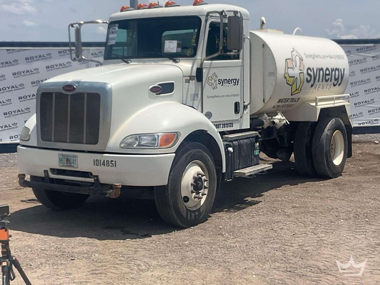 2017-peterbilt-337-image-1
