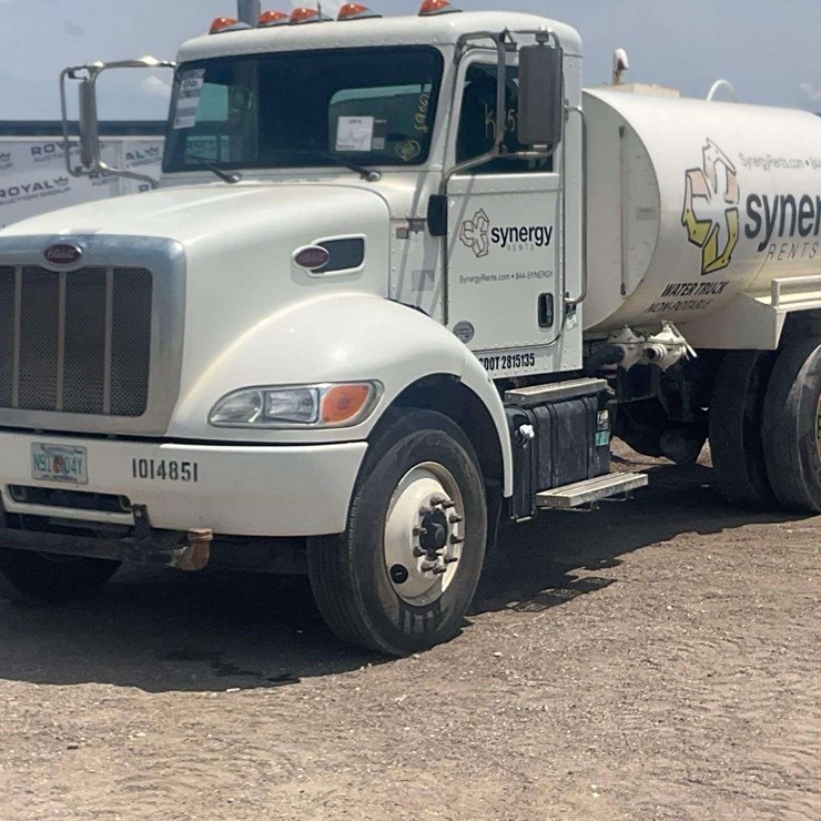 2017 PETERBILT 337