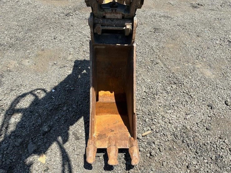 2022-caterpillar-430-image-22