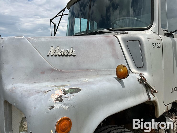 1977-mack-dm685-image-11