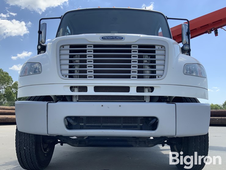 2012-freightliner-m2-106-image-17