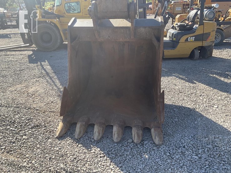 2013-deere-350g-lc-image-11